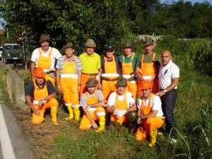 Gruppo di Protezione Civile Comunale, Alpini, con il vice Sindaco Sergio Bossi, primo a destra; a fianco il responsabile P.C. Bovio